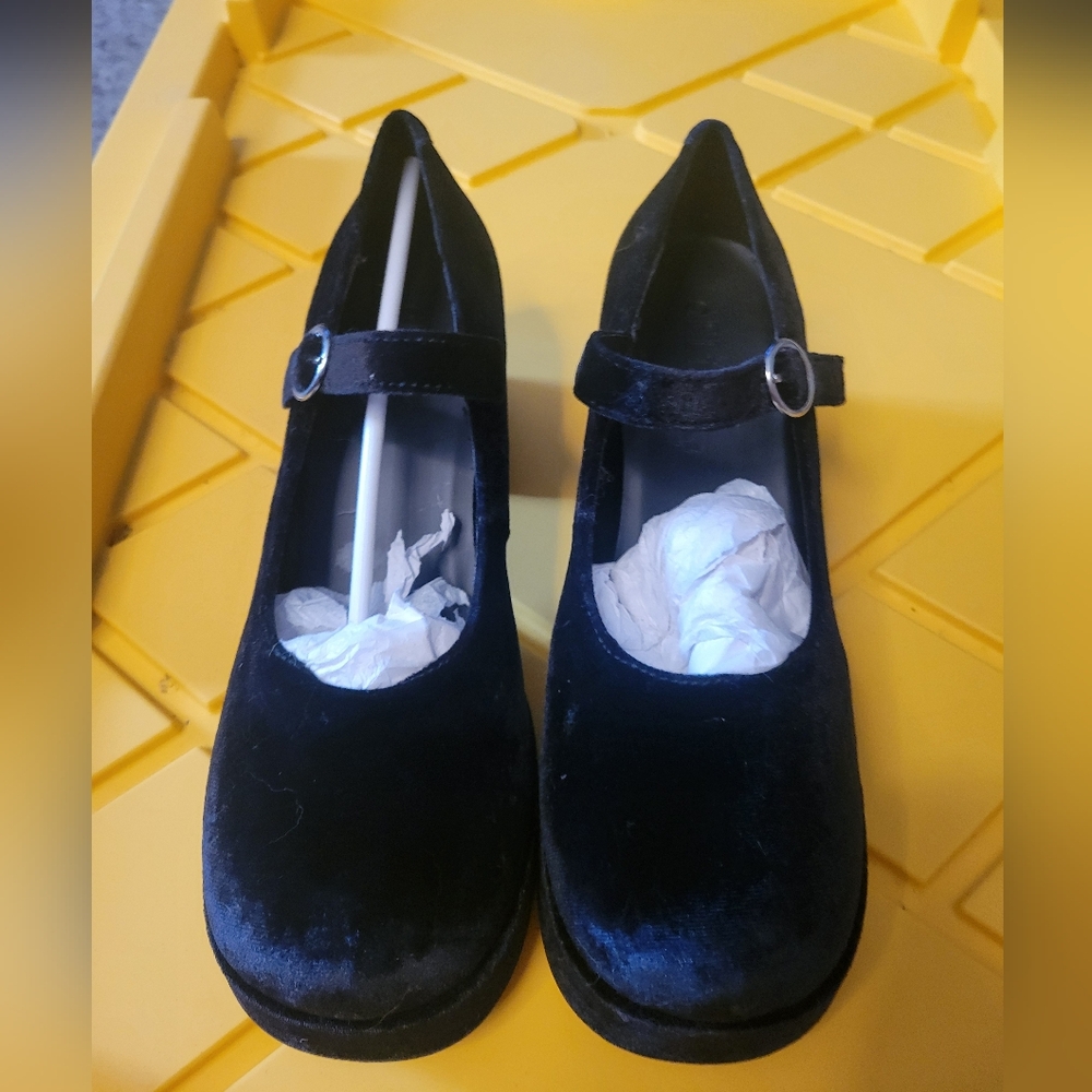 Delias Dolls Kill NEW Recess Junkie Mary Janes Sz 7 Black Velvet Gothic Academia - Picture 2 of 6